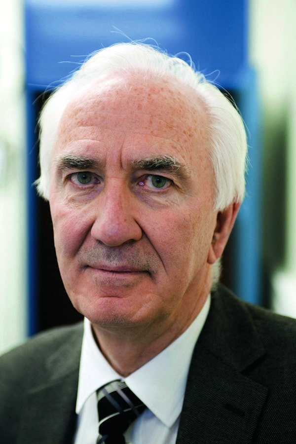 曼彻斯特大学石墨烯研究所Robert Young教授