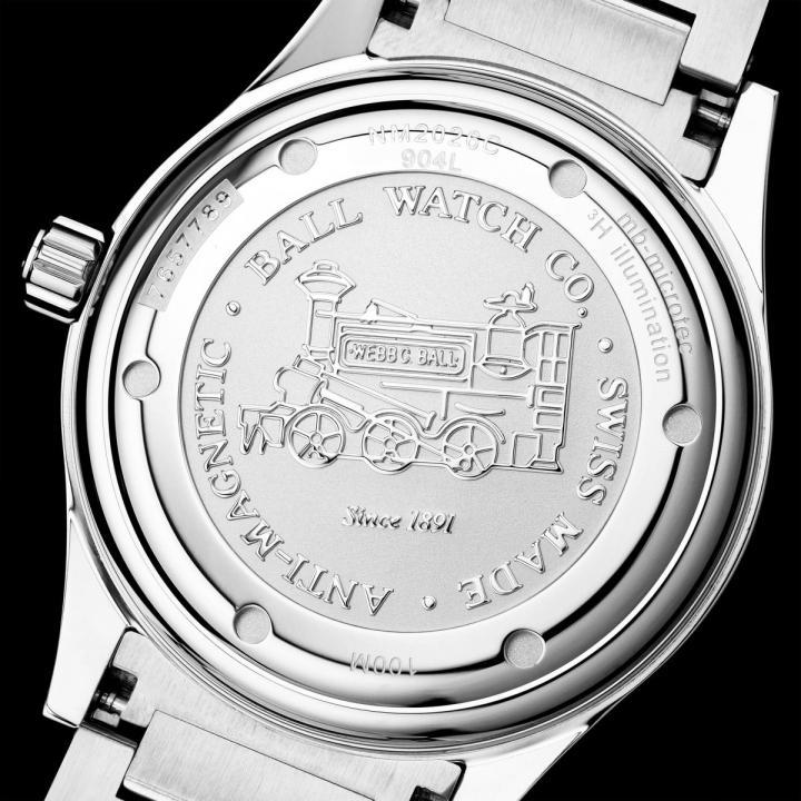 腕表搭载获瑞士官方天文台COSC认证的机械机芯。每只腕表都经过严谨的测试，精准度都有保障，且拥有100米防水性能