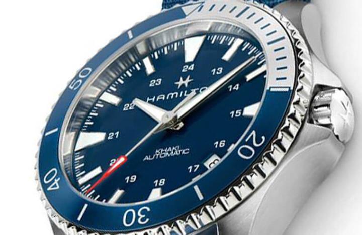 面盘内圈融入PM小时数字时刻，突显视觉层次美感，其中也含有一些军事作战的设计思维