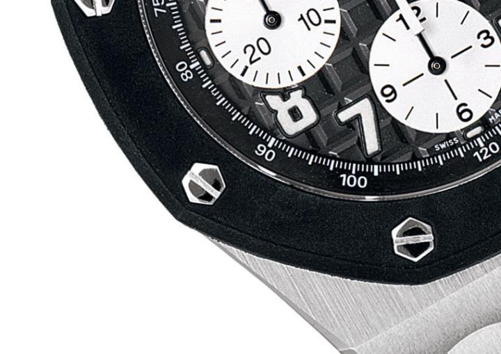 编号Ref. 25940SK。此款最特别之处就在于材质，是品牌首次将非传统制表材质：橡胶应用于系列腕表中，包括表冠和表圈等处都可见橡胶零件