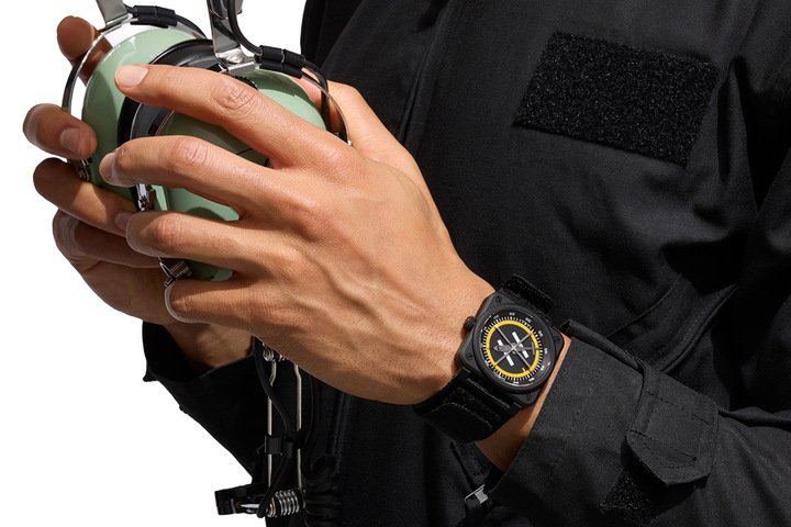 在 Bell & Ross 航空系列中，每一枚作品都重新诠释 “飞行仪器腕表” 的独特魅力。全新 BR-03 Helipad 带来截然不同的视觉冲击。