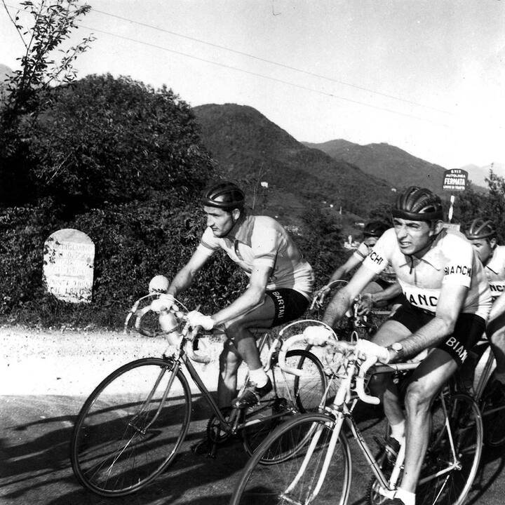 传奇自行车手Gino Bartali与Fausto Coppi，摄于1952年。