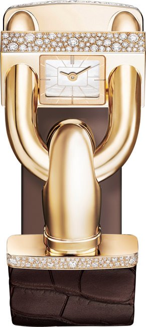  2015年，VAN CLEEF & ARPELS梵克雅宝重启Cadenas腕表璀璨的美学宝库， 再现世家珠宝经典