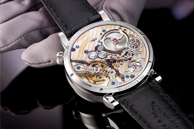 ZEITWERK MINUTE REPEATER腕表搭配手工缝制鳄鱼皮表带及朗格铂金950摺叠表扣
