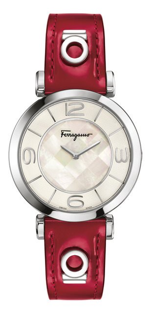 Gancino Déco源自SALVATORE FERRAGAMO最初的设计，运用经典的马赛克珍珠贝母表盘气质优雅大方