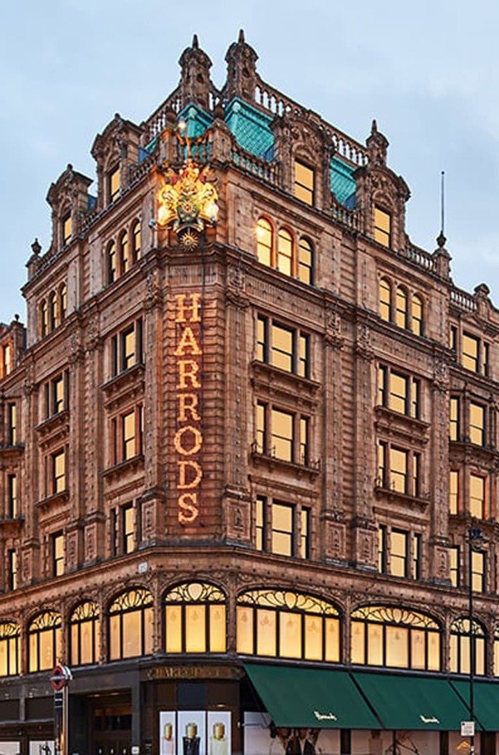 位于英国伦敦骑士桥的著名老牌百货哈洛德（Harrods）。