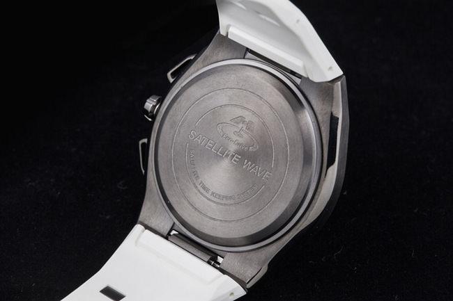 拥有世界上最快卫星信号接收速度和最薄设计的光动能卫星对时腕表搭载CITIZEN强大先进的F100光动能机芯