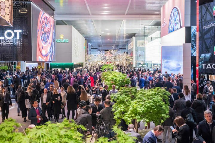 Baselworld表展原本是表坛第一大表展，论品牌规模、数量都是第一，但是近两年随着许多品牌纷纷出走，加上疫情冲击，自从2019年以后Baselworld表展就没有再举行过
