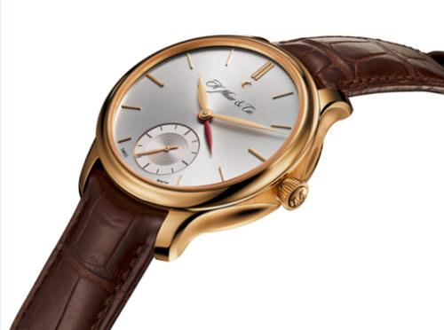 346.133-005 Nomad Rose Gold Silver-plated Dial，参考价格：RMB 242,000