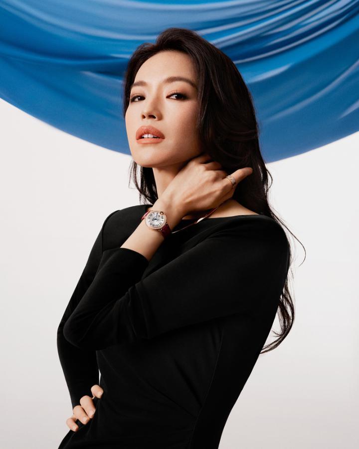 舒淇优雅演绎 Ballon Bleu de Cartier 蓝气球系列。