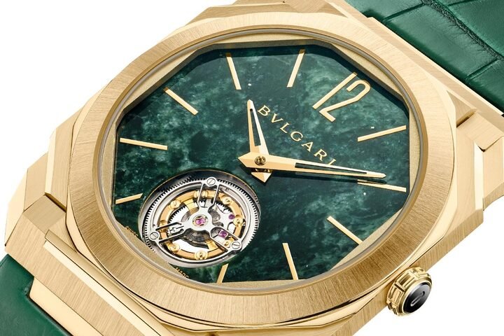 Octo Finissimo Marble Tourbillon搭配来自义大利阿尔卑斯山顶级矿区的 Verde Alpi 翠绿色大理石表盘，诉说罗马建筑美学与千年历史的呼应。