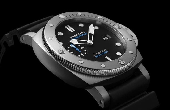 沛纳海Submersible系列新增表径44mm的款式以致敬Luminor Submersible 1998年刚出道时的经典尺寸。