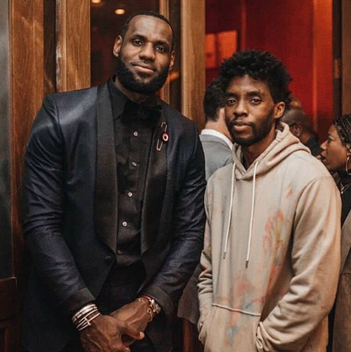 与饰演黑豹的已故男星Chadwick Boseman颇有私交的篮球巨星LeBron James，先前曾在听闻Boseman死讯时于个人IG放上两人合照表达追念。James是全球少数抢先拥有皇家橡树概念系列“Black Panther黑豹”飞行陀飞轮的幸运表主之一