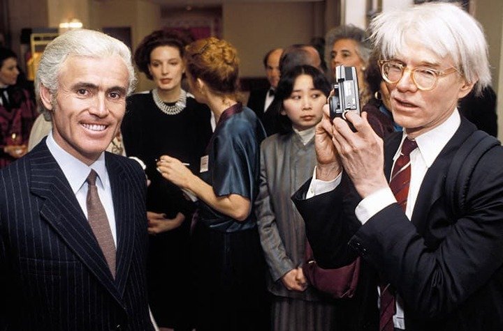 安迪·沃荷和伯爵第四代传人Yves Piaget（左）交情很深，前者也成了Piaget Society重要的代表人物。