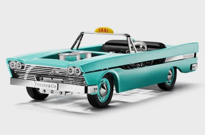 TIFFANY & Co. Time for Speed系列时钟最新作品TIFFANY Taxi灵感来自1950年代的纽约出租车。