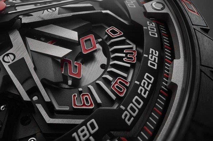 面盘3点方向的120度旋转分针计时盘承袭自Monovortex™ Split-Seconds Chronograph，创新的设计替计时功能带来更高赏玩乐趣。