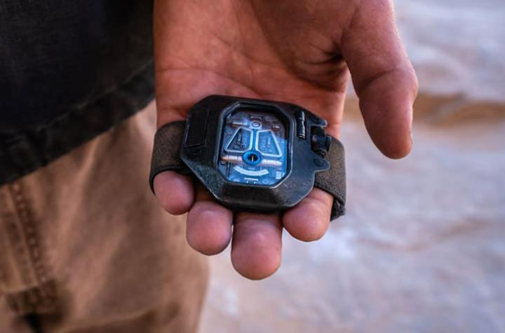 汉米尔顿为《沙丘：第二部》专程制作一款道具“沙漠表”，手表仅使用于电影，并未量产发售。