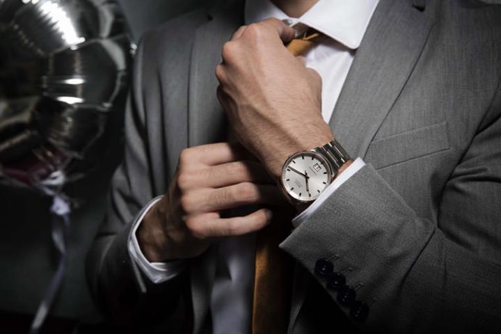 2018年适逢美度表创立一百周年，品牌于是推出新作Commander Big Date，并于近期举办系列相关赠表活动