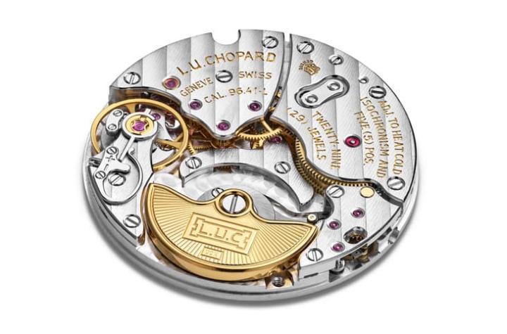 L.U.C 96.41-L 机芯采用超薄设计，并运用 Twin 双发条盒技术，确保稳定输出 65 小时续航力。