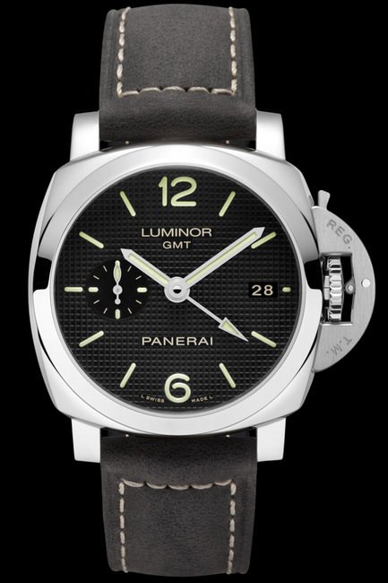 PANERAI PAM00535／沛纳海P.9001自动上链机械机芯，完全由 沛纳海研制。／直径42毫米，AISI 316L抛光精钢。／ 防水100米
