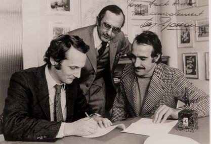 70 年代法拉利车手Niki Lauda 和Clay Regazzoni 与Jack Heuer 在公司的办公室