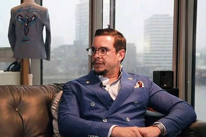 英国的高级表零售商Luke Wilson因为陆续被顾客控诉收钱不交表，因而被媒体踢爆他违法吸金的事实