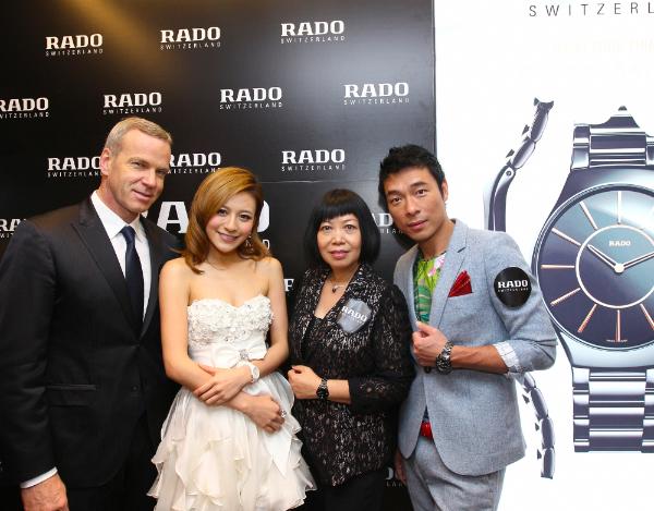 从右至左：瑞士雷达表全球总裁Mr. 歌影视红星江若琳小姐，Matthias Breschan，瑞士雷达表香港及澳门区副总裁Ms. Shirley Mok及著名歌手许志安先生