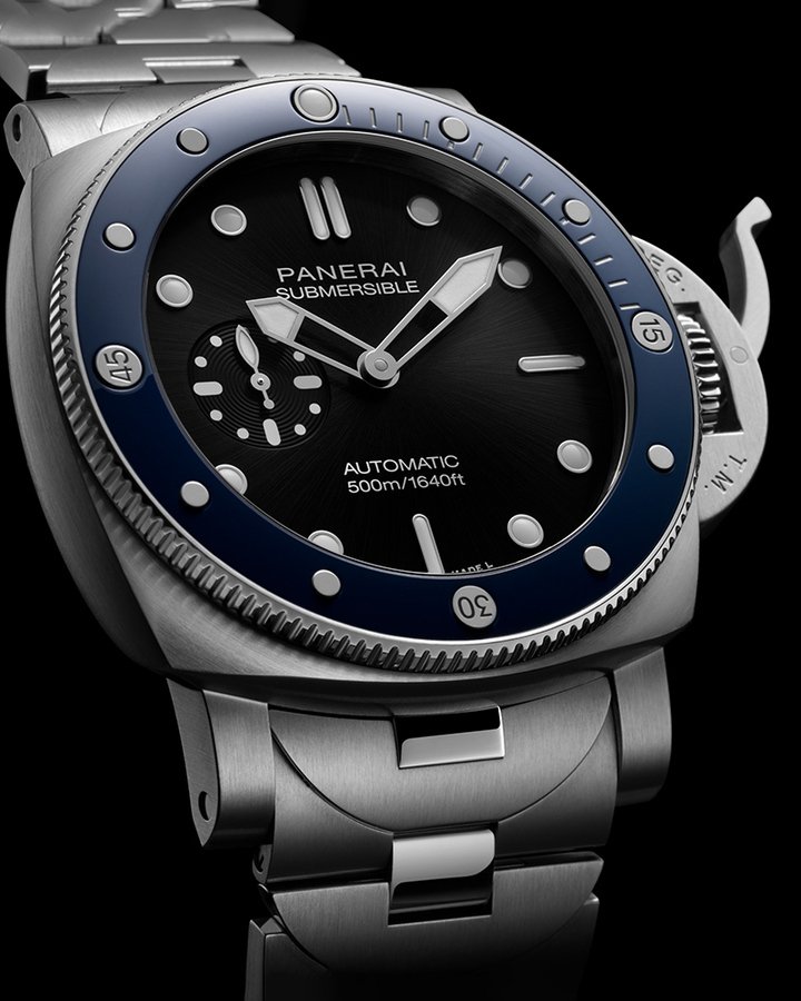 沛纳海全新发布 44 毫米表径 Submersible 系列腕表 PAM01756。