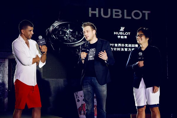 宇舶表大中华区总经理路易·比弗(中)与WPT主席Adam-Pliska（左）和联众CEO伍国樑（右）