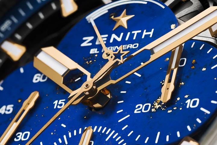 每只腕表的表盘均是浑然天成的天然艺术品。深蓝色表面上散布闪烁黄铁矿斑点，在每件作品之上呈现出独一无二的纹理。