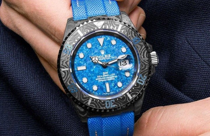 DiW以海洋为灵感设计出Sea-Dweller Ocean Blue，除了融入蓝色系，蓝色面盘的制作工艺也引人好奇。Source：Designa Individual