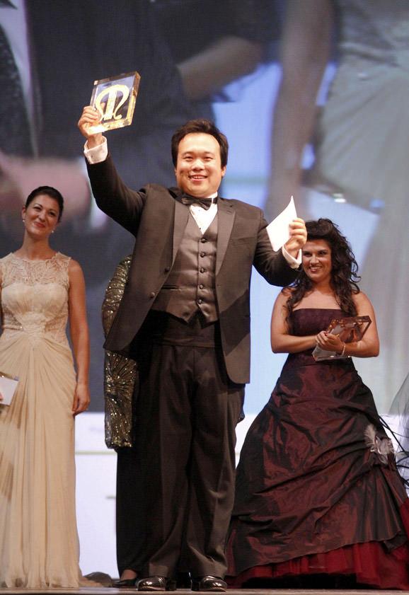 中国低男中音李鳌勇夺桂冠