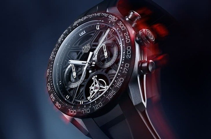 Carrera Chronograph Tourbillon Extreme Sport陀飞轮计时码表有钛金属搭配锻造碳纤维表圈的款式。