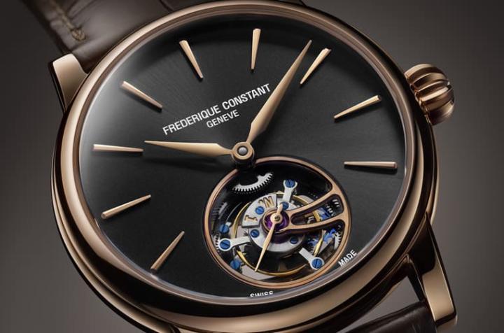 黑色放射纹面盘搭配玫瑰金色指针与时标显得高雅简洁，品牌舍弃过往的逗点式设计，让手表造型更为俐落。