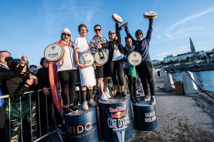 Red Bull Cliff Diving爱尔兰都柏林得奖选手合影，图片版权为Red Bull所有