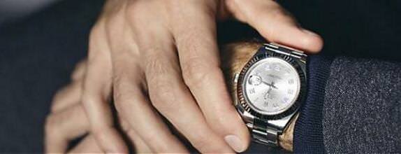 拥有多款劳力士腕表的费德勒认为2009年创纪录当时所佩戴的Oyster Perpetual Datejust II，对他有著深远的意义，彷彿所有紧张、兴奋与激情都被凝结在该只表中，即使岁月流逝，但腕表本身富有的感动却不会因此而消退