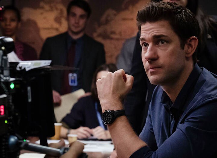 这次由Amazon发行的美剧是Jack Ryan故事的重新改造版。故事发生的背景为杰克还是一位崭露头角的CIA分析师之时，而他正要开始进入危险的作战任务