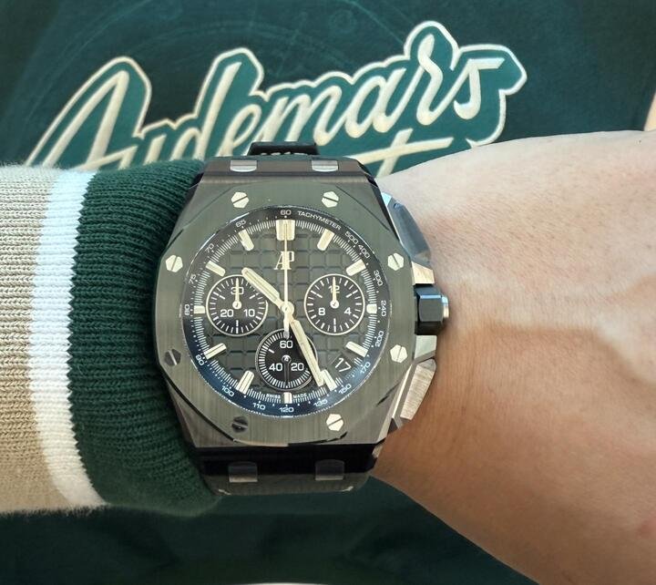 Royal Oak Offshore皇家橡树离岸型自动上链计时码表 / 绿色陶瓷款式43毫米