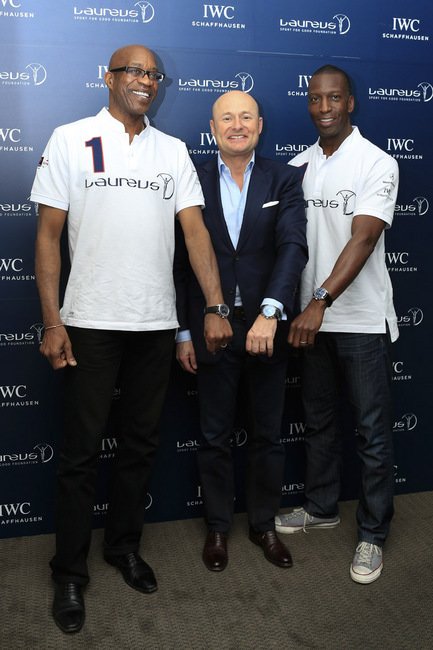 劳伦斯体育公益基金会主席爱德温．摩西（Edwin Moses）（左），IWC万国表行政总裁乔祺斯（Georges Kern）（中）和田径传奇运动员迈克尔．约翰森（Michael Johnson）（右）共同出席一年一度的劳伦斯世界体育大奖