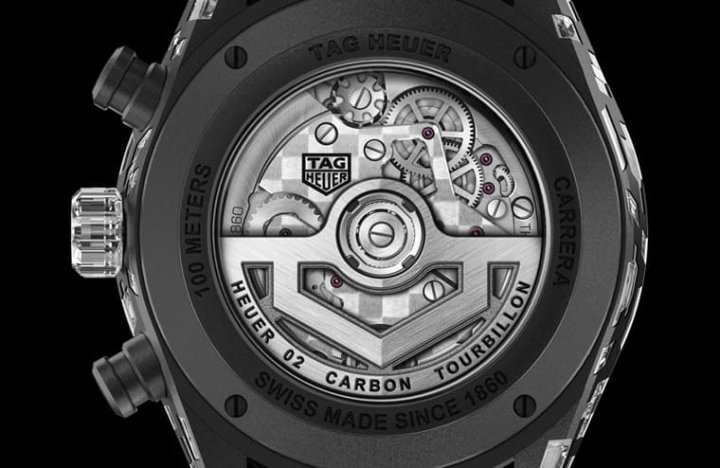 H02 Tourbillon Nanograph机芯经过品牌特别设计，包括底板打磨、零件材质等层面都有专属细节。