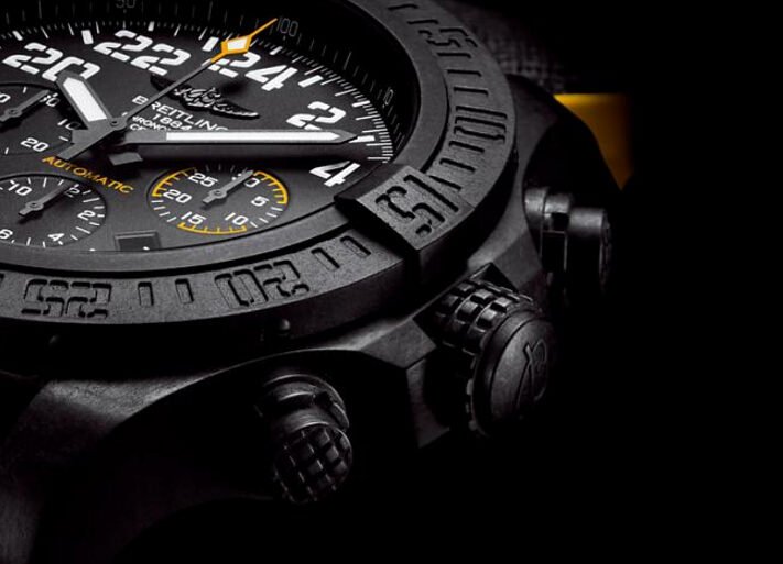 BREITLING 百年灵 Avenger Hurricane