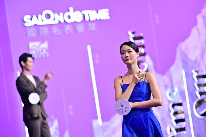 展览期间举行的精彩活动包括名表汇演（上图）、竞投精明眼、手表雕刻艺术示范，以及名表鉴赏与茶艺体验等活动，幸运大抽奖亦送出丰富礼品。