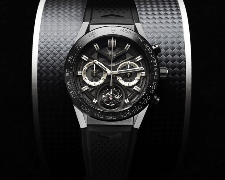 结合导柱轮计时码表与陀飞轮外，Carrera Heuer-02T尚备有瑞士官方天文台（C.O.S.C.）认证，精准性能获得保证外，定价更是同级中最具吸引力的一款，C/P值相当高