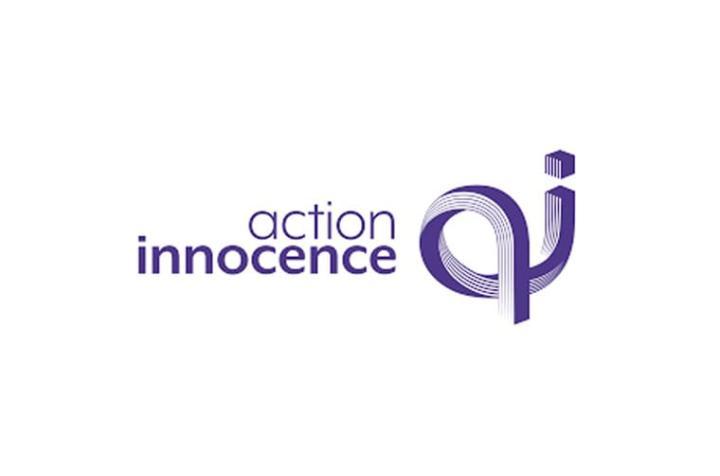Action Innocence特别版的紫色面盘灵感正是来自基金会的专属Logo。