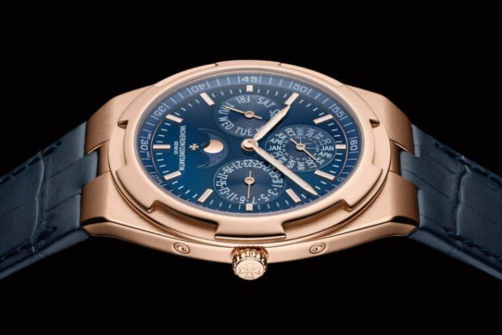 以运动表属性而言，Overseas超薄万年历可以说薄得有点梦幻（表壳厚度8.1mm），当然目前为止这款式都是采用玫瑰金或白金这样的高档材质，应该不太会有人真的戴着它去运动