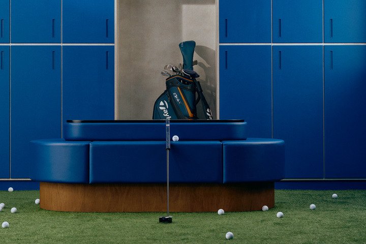 本次联名系列同步推出 TaylorMade x TAG Heuer 联名旅行包、球帽与高尔夫手套，进一步延伸双方共同打造的高尔夫生活方式愿景。
