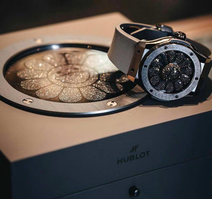 村上隆亲自开箱HUBLOT 宇舶“微笑之花”