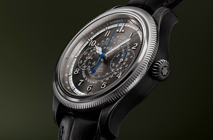 有别于大多数计时码表，1858 Unveiled Timekeeper Minerva限量款100操作计时功能乃是透过顺时针旋转表圈完成。