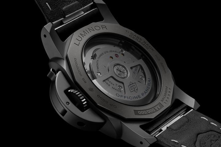 PAM01460 腕表搭载 P.900/GMT 自动上链机械机芯，以可靠著称，具备三日动力储存。机芯可透过烟熏色蓝宝石透明水晶底盖一览其于精巧尺寸中丰富的功能。