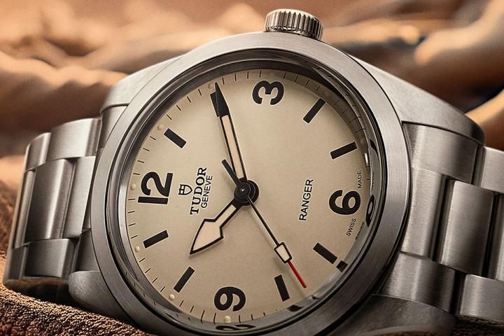 新款 Ranger 腕表承袭帝舵表传统美学标准，尤其是其表面 3、6、9 及 12 点钟位置的阿拉伯数字延续了系列的经典元素。